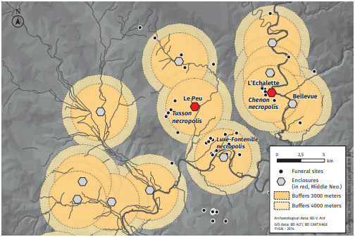 Carte représentant les zones tampons calculées autour des enceintes du Néolithique moyen, récent et final dans le Ruffécois en Charente (Source : PILLOT L. 2016, QGIS 2.10.1, PFT GéoBFC, MSH Dijon, UBFC).